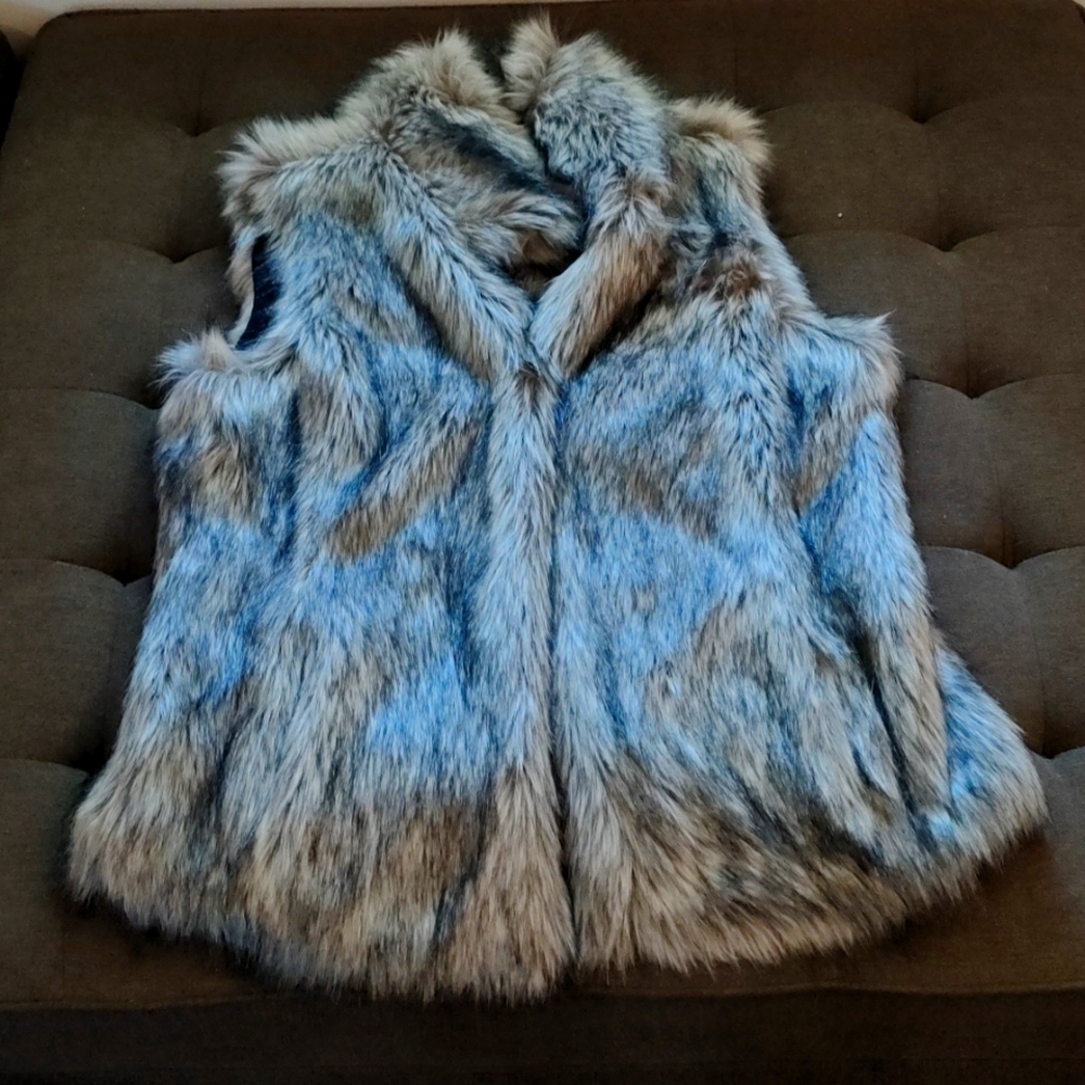White House Black Market faux fur vest size large